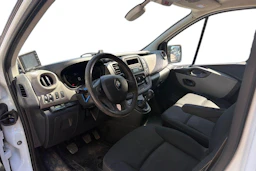 valkoinen Renault Trafic 2016 kuva 3.