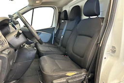 Valkoinen Renault Trafic 2016 kuva 9.