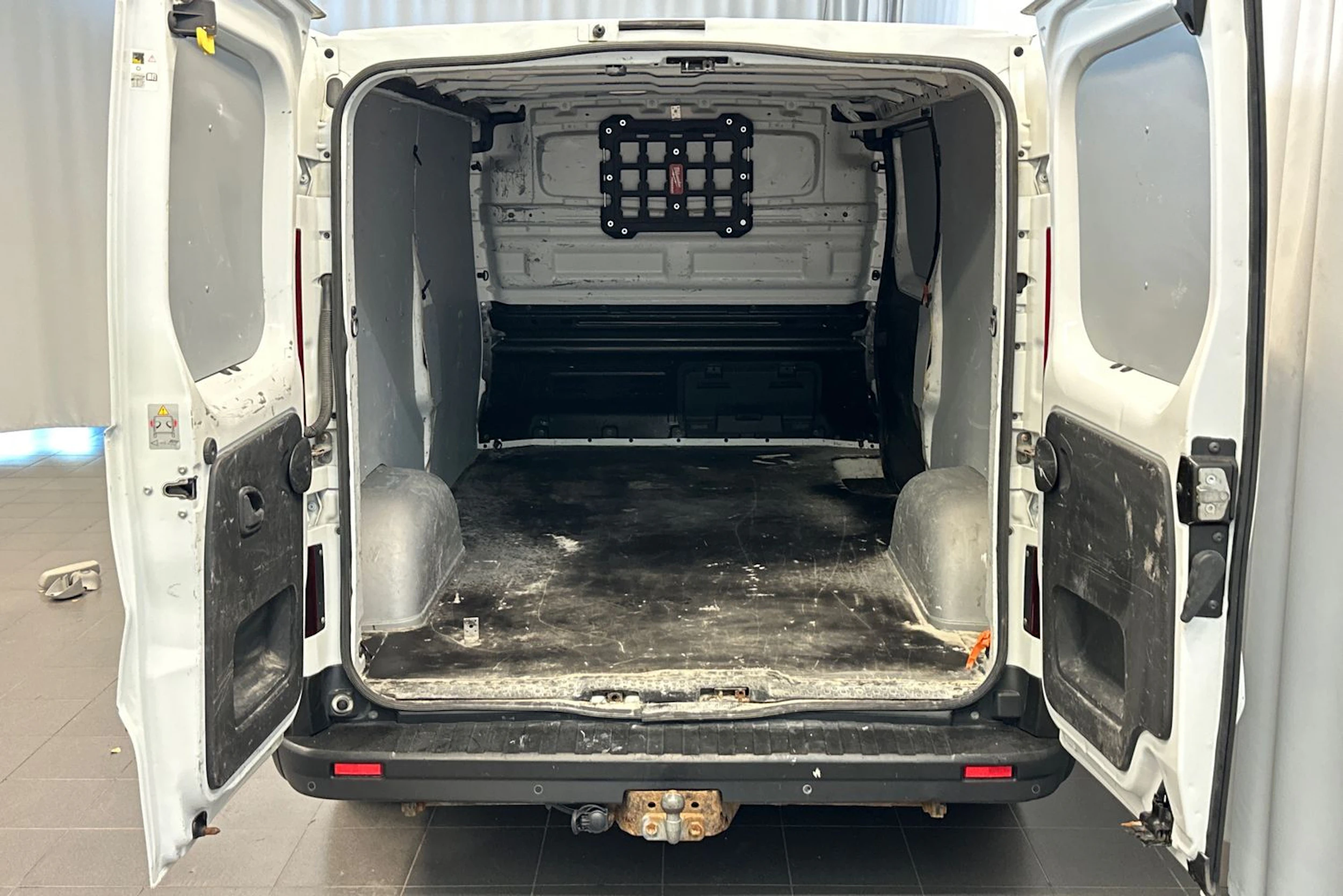 Valkoinen Renault Trafic 2016 kuva 13.