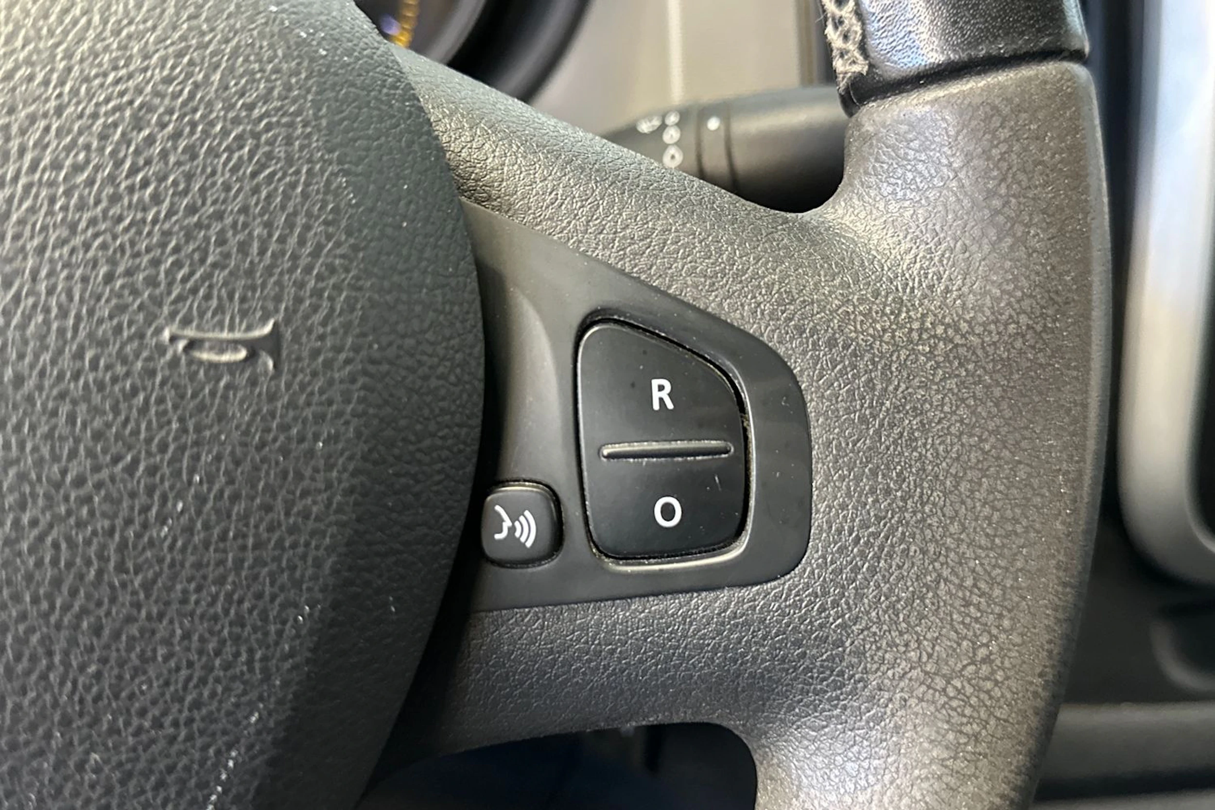 Valkoinen Renault Trafic 2016 kuva 20.