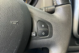 Valkoinen Renault Trafic 2016 kuva 20.
