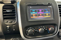 Valkoinen Renault Trafic 2016 kuva 24.