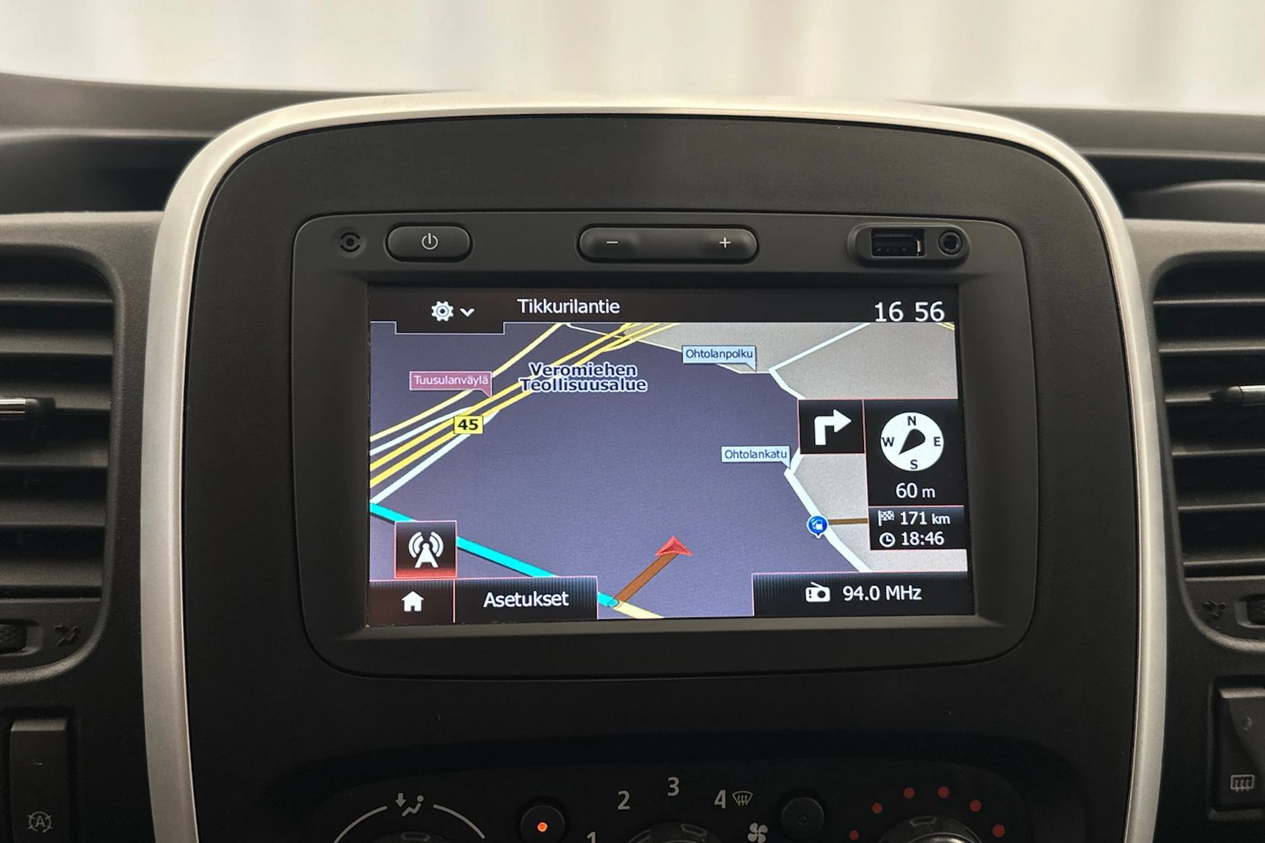 ruskea (beige) Renault Trafic 2016 kuva 14.