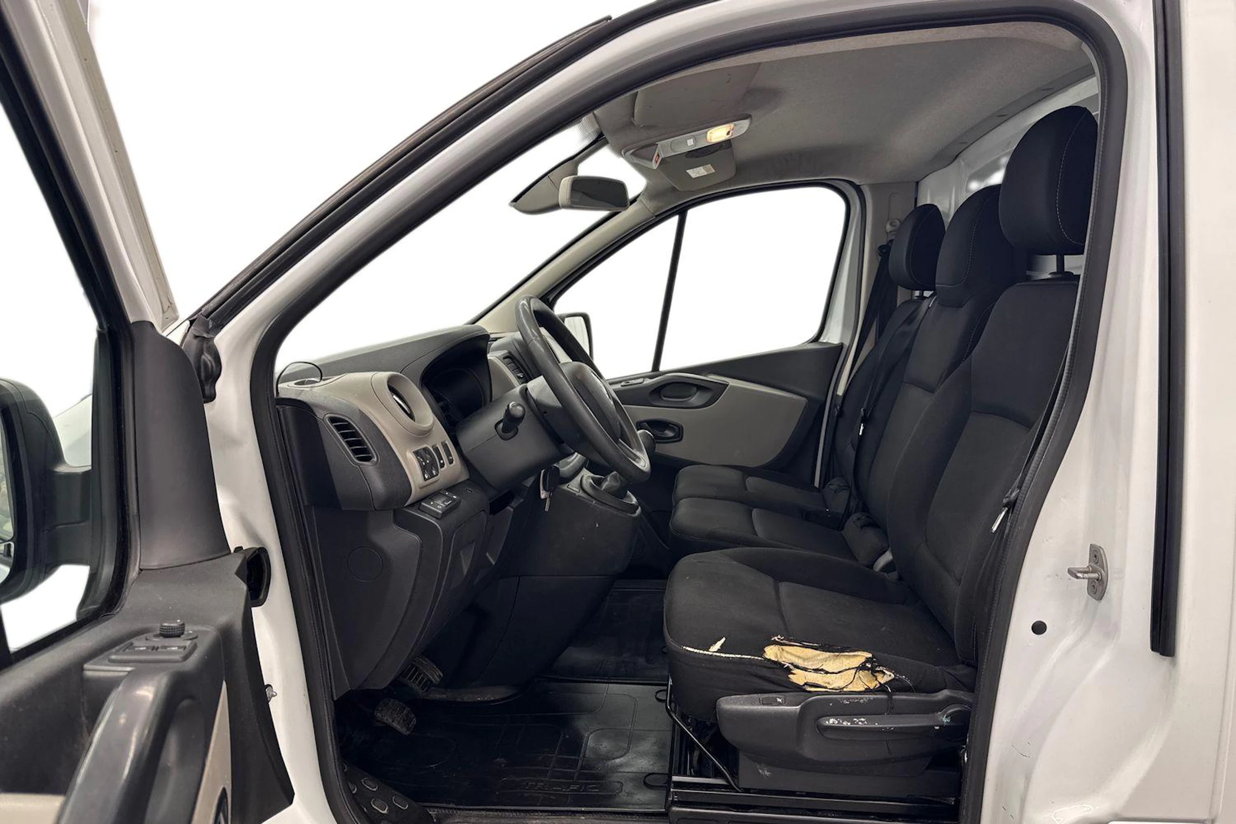 valkoinen Renault Trafic 2017 kuva 8.
