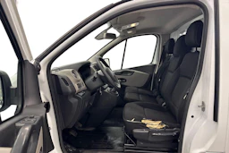 valkoinen Renault Trafic 2017 kuva 8.