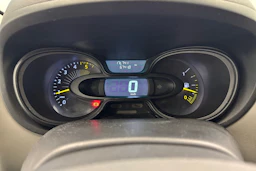 valkoinen Renault Trafic 2017 kuva 10.