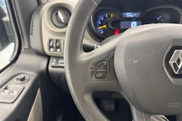valkoinen Renault Trafic 2017 kuva 11.
