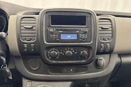 valkoinen Renault Trafic 2017 kuva 13.