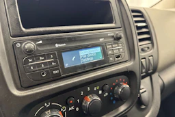 valkoinen Renault Trafic 2017 kuva 14.