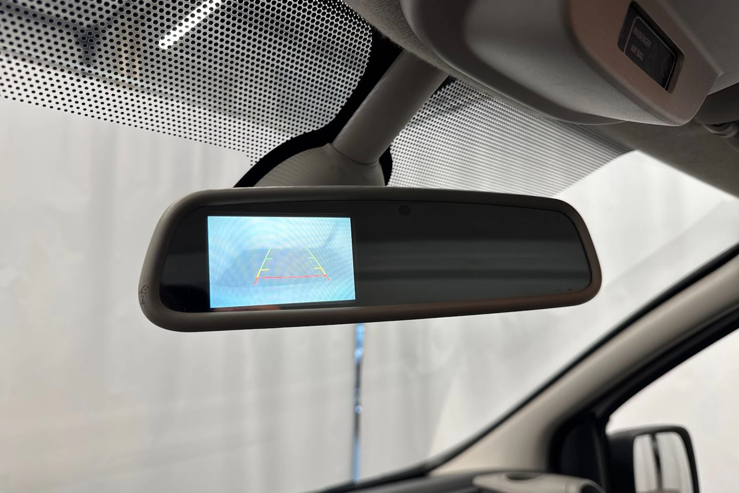 valkoinen Renault Trafic 2017 kuva 15.