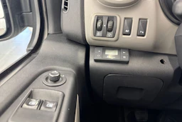 valkoinen Renault Trafic 2017 kuva 16.
