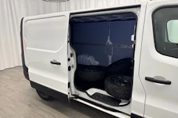 valkoinen Renault Trafic 2017 kuva 18.