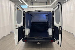 valkoinen Renault Trafic 2017 kuva 20.