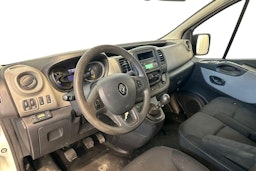 valkoinen Renault Trafic 2017 kuva 6.