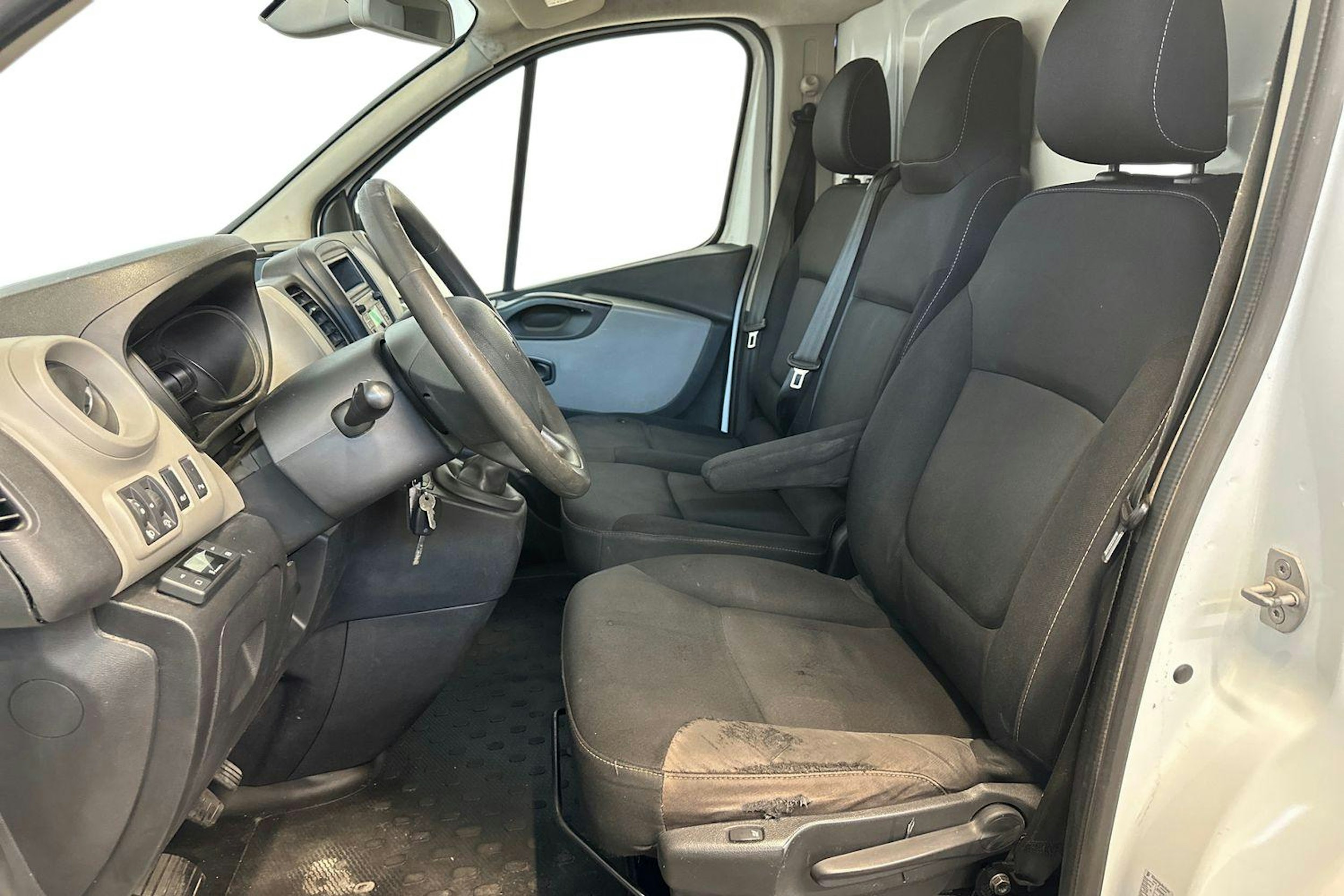 valkoinen Renault Trafic 2017 kuva 7.