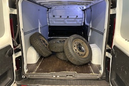 valkoinen Renault Trafic 2017 kuva 11.