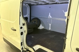 valkoinen Renault Trafic 2017 kuva 12.