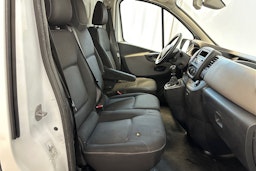 valkoinen Renault Trafic 2017 kuva 13.