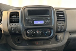 valkoinen Renault Trafic 2017 kuva 14.