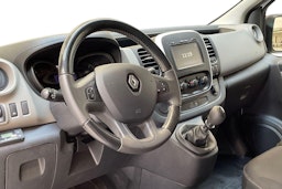valkoinen Renault Trafic 2017 kuva 9.