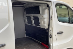 valkoinen Renault Trafic 2017 kuva 13.