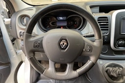 valkoinen Renault Trafic 2017 kuva 18.
