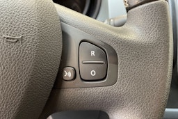 valkoinen Renault Trafic 2017 kuva 20.