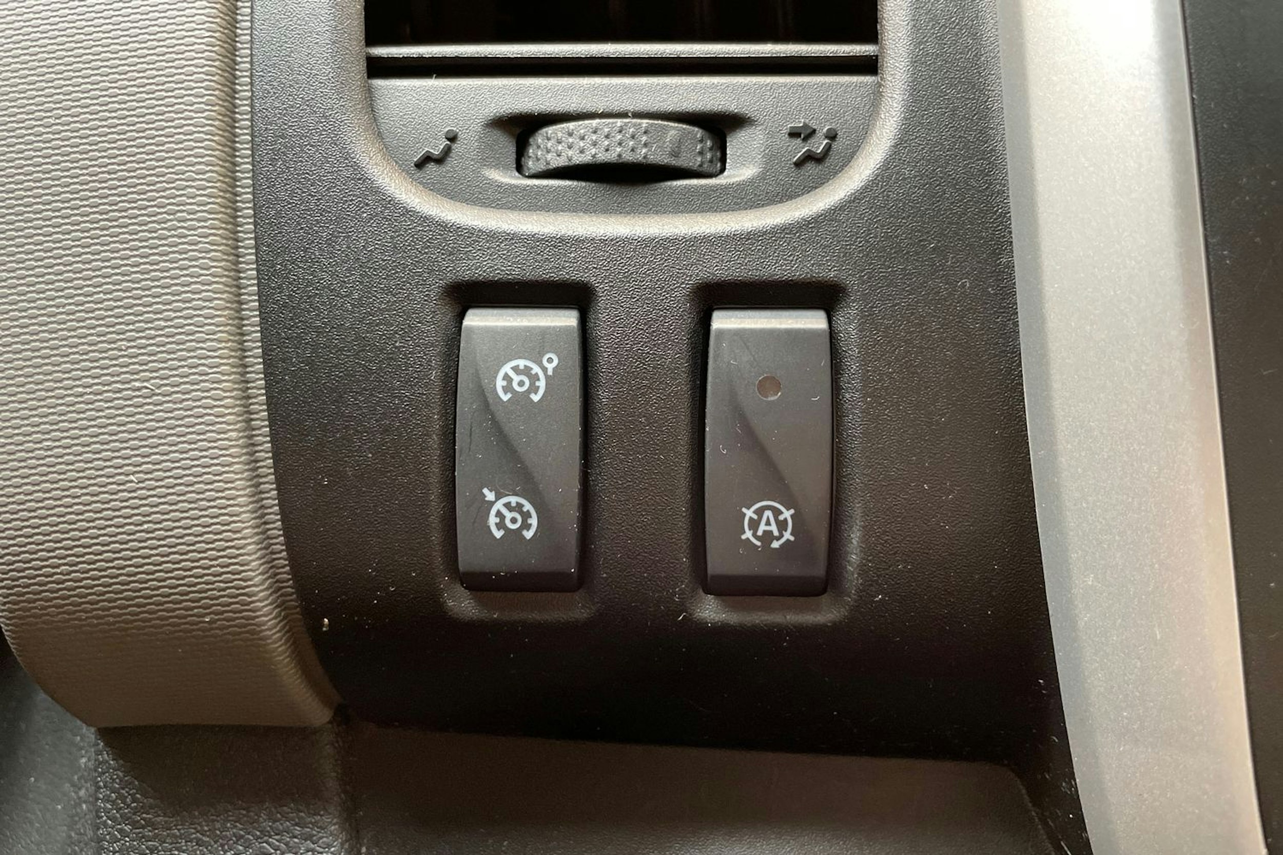valkoinen Renault Trafic 2017 kuva 28.