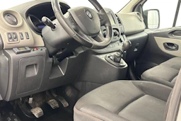 Valkoinen Renault Trafic 2017 kuva 6.