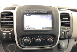 Valkoinen Renault Trafic 2017 kuva 7.