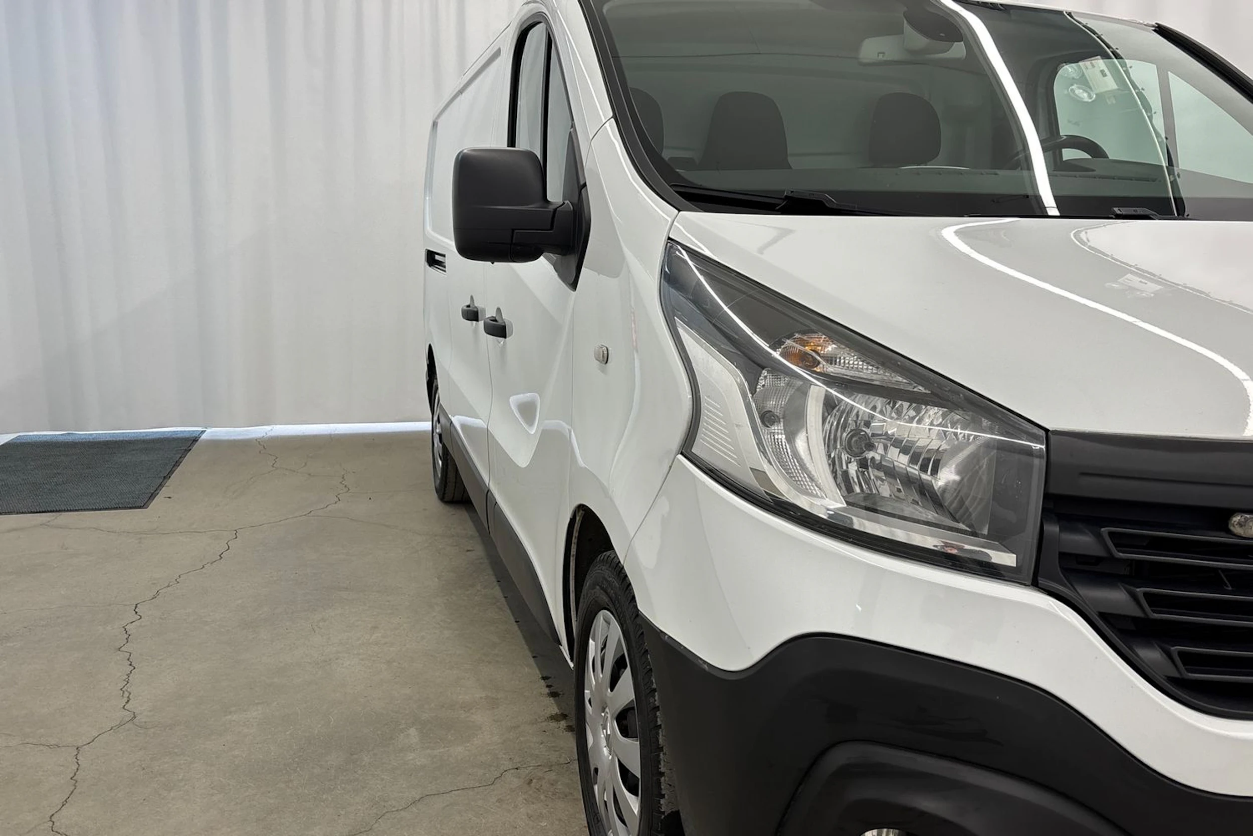 Valkoinen Renault Trafic 2017 kuva 10.
