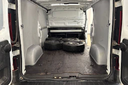 Valkoinen Renault Trafic 2017 kuva 17.