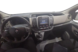 valkoinen Renault Trafic 2018 kuva 9.