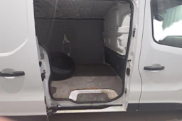 valkoinen Renault Trafic 2018 kuva 11.
