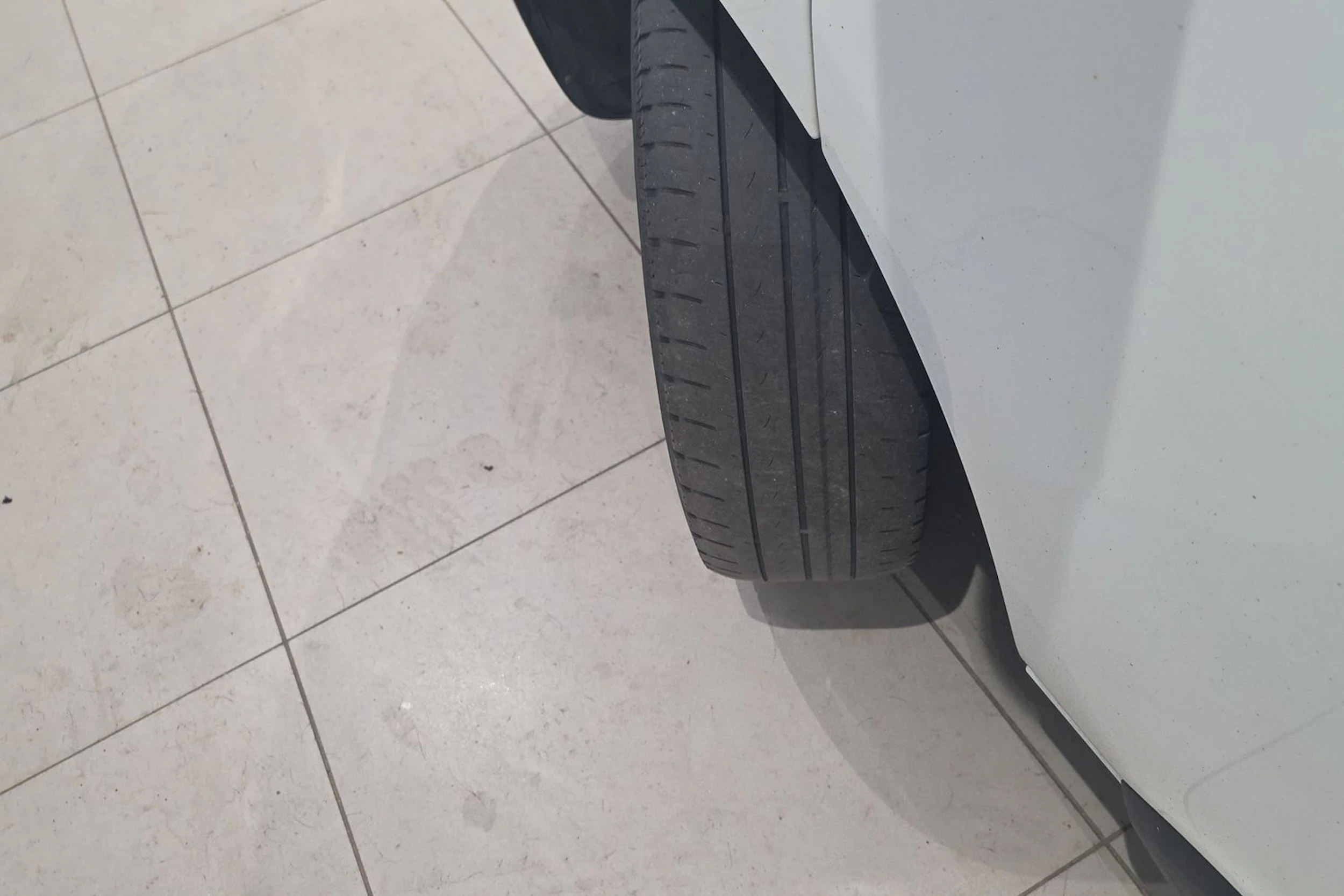 valkoinen Renault Trafic 2018 kuva 13.