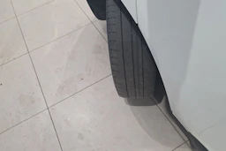 valkoinen Renault Trafic 2018 kuva 13.