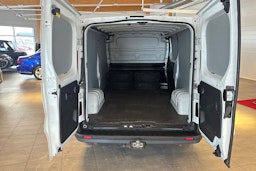 Valkoinen Renault Trafic 2018 kuva 16.