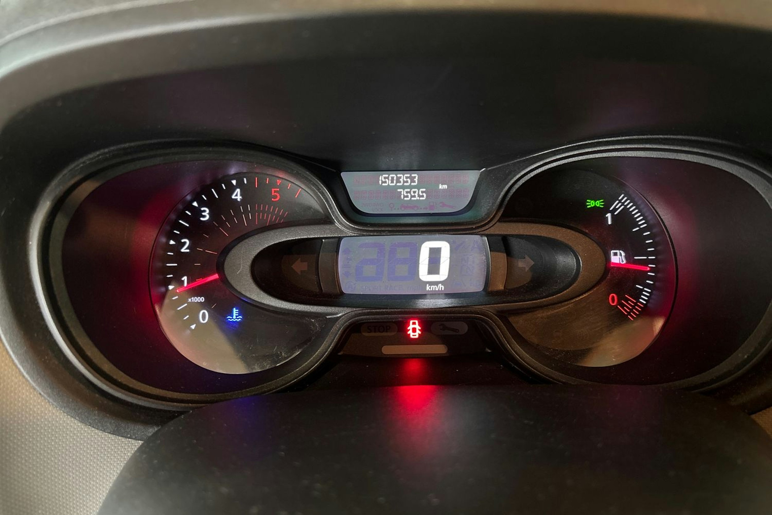 Valkoinen Renault Trafic 2018 kuva 17.