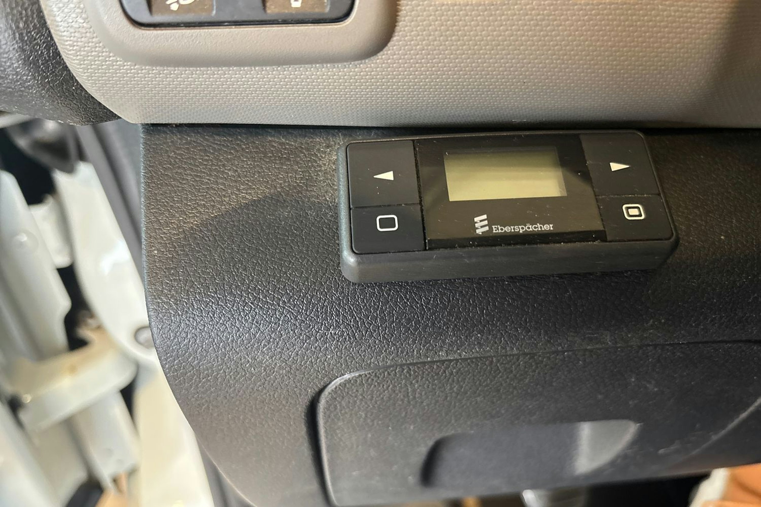 Valkoinen Renault Trafic 2018 kuva 19.