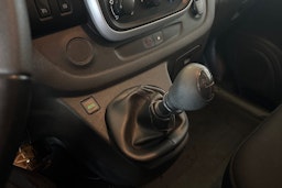 Valkoinen Renault Trafic 2018 kuva 20.