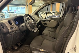 valkoinen Renault Trafic 2018 kuva 3.