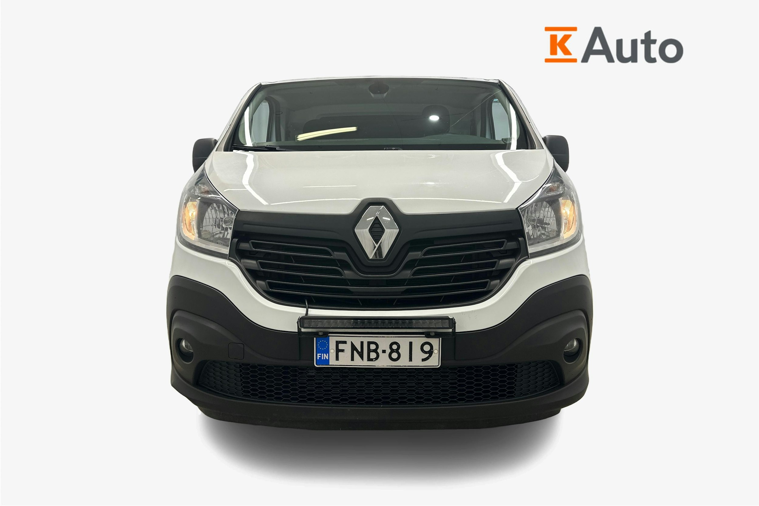 valkoinen Renault Trafic 2018 kuva 4.