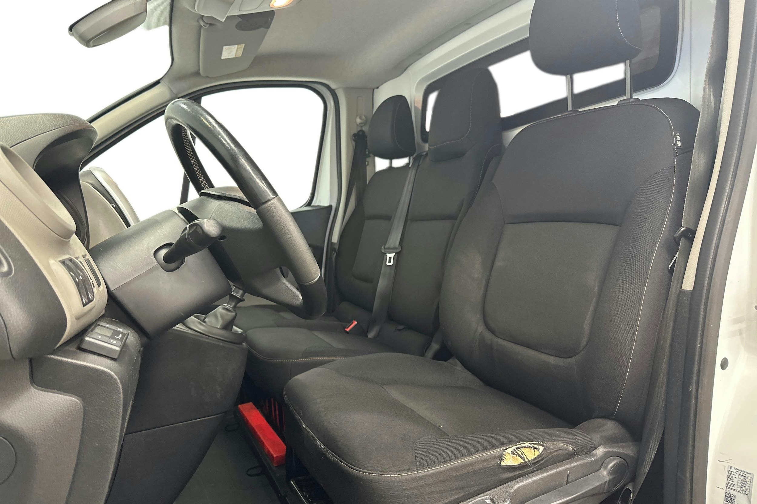 valkoinen Renault Trafic 2018 kuva 8.