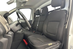 valkoinen Renault Trafic 2018 kuva 8.