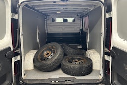 valkoinen Renault Trafic 2018 kuva 9.