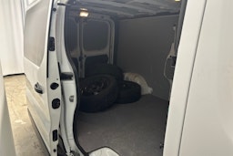 valkoinen Renault Trafic 2018 kuva 10.