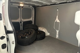 valkoinen Renault Trafic 2018 kuva 11.