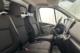 valkoinen Renault Trafic 2018 kuva 13.
