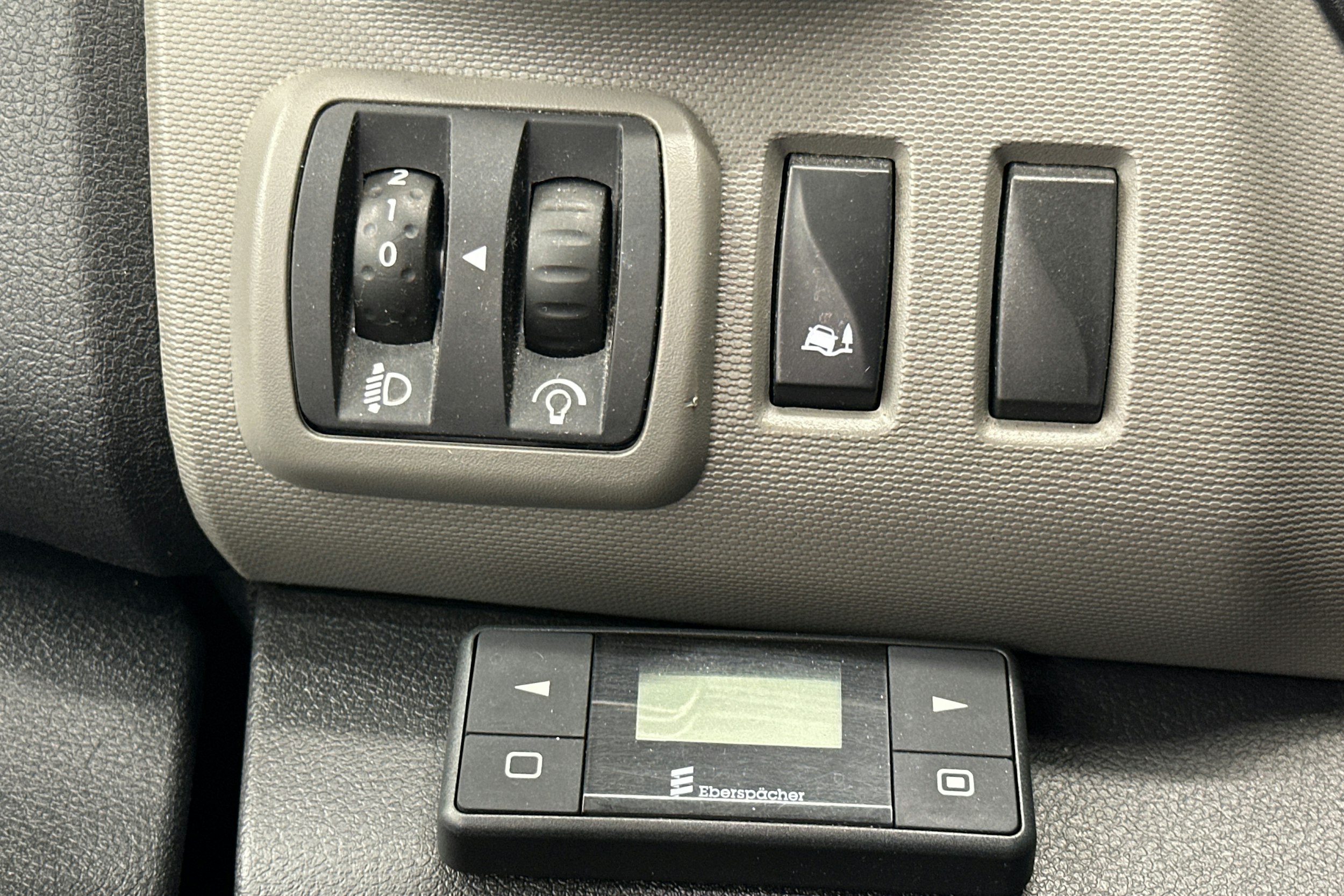 valkoinen Renault Trafic 2018 kuva 15.
