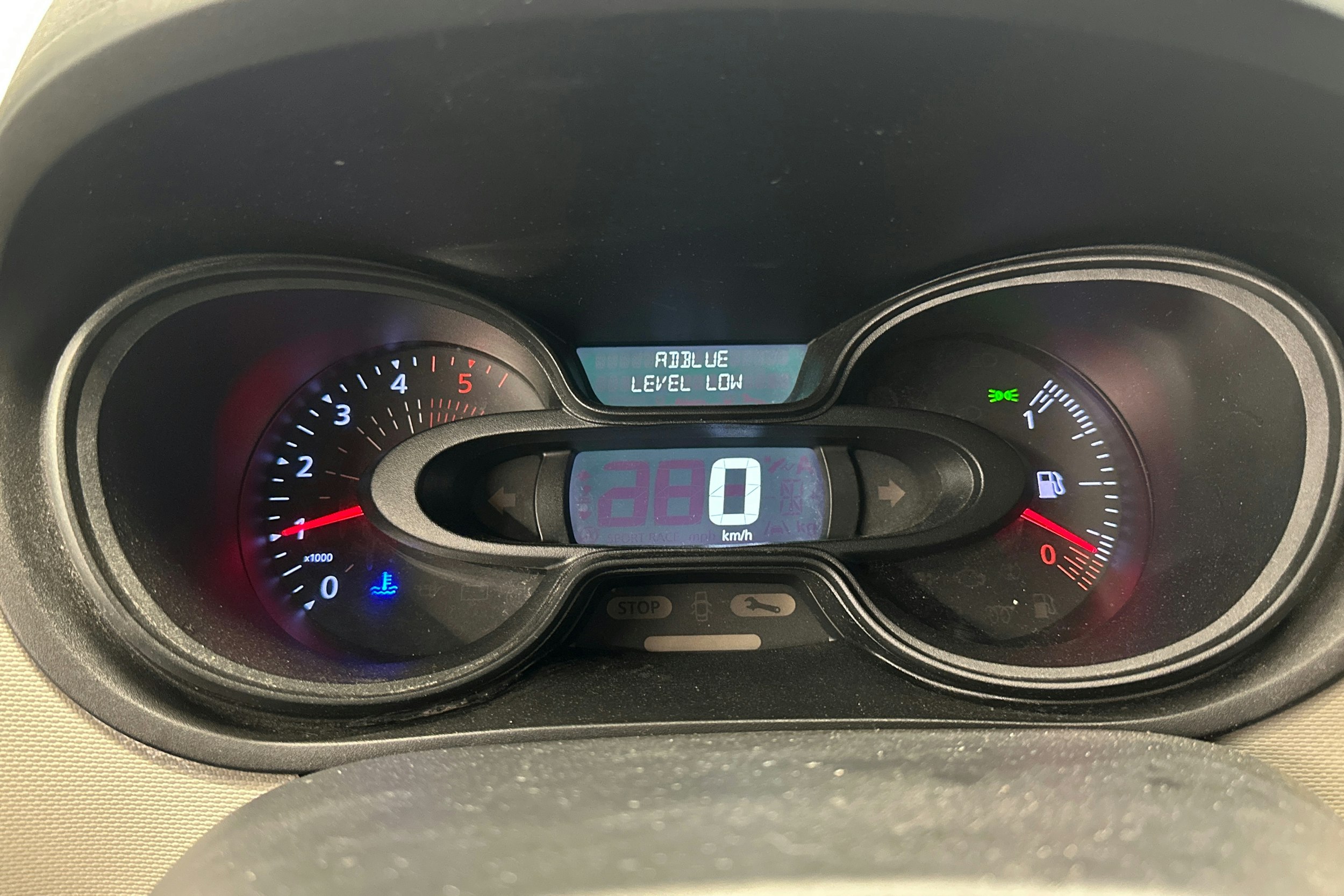 valkoinen Renault Trafic 2018 kuva 19.